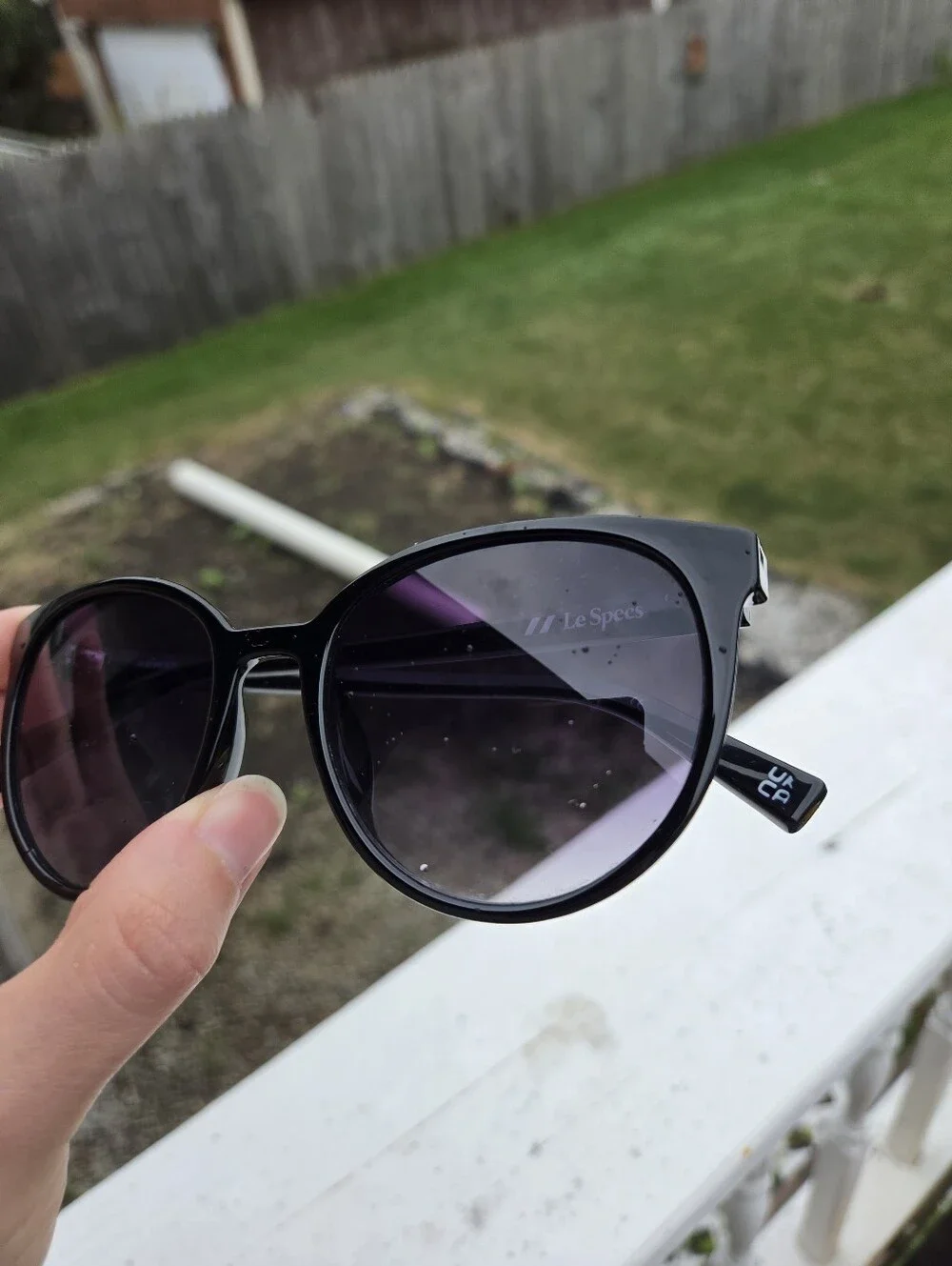 Le Specs Armada Black Round Cat-Eye Gradient Polarized Sunglasses